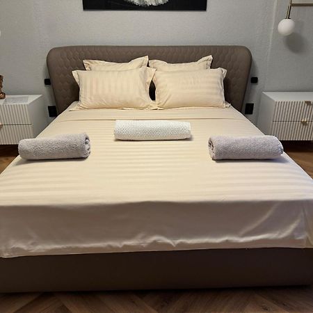 Apartament Lux Vedere Rond Alba Iulia Bukarest Exteriör bild